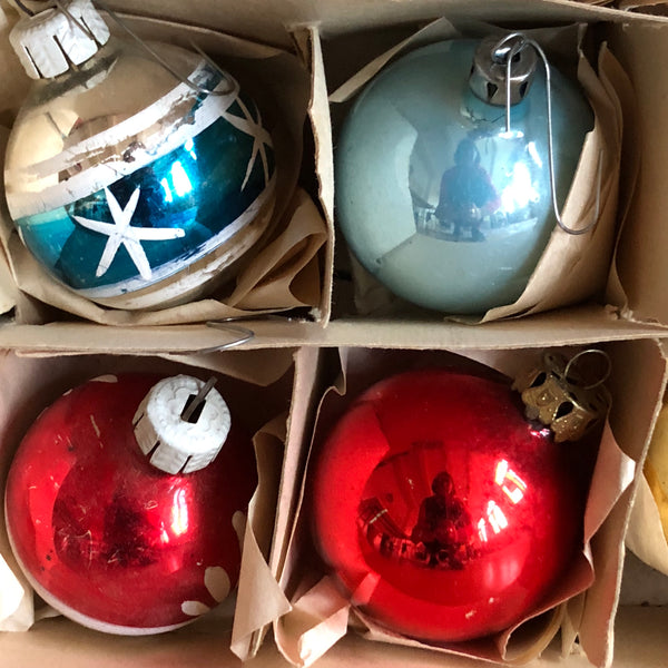 Kerstballen uit de jaren zestig