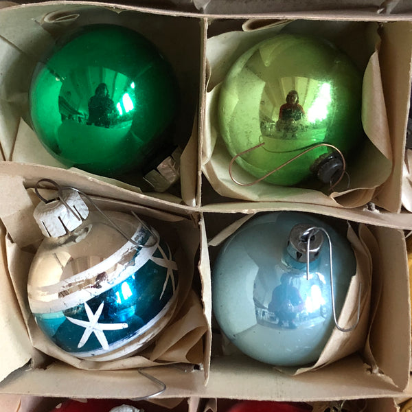 Kerstballen uit de jaren zestig